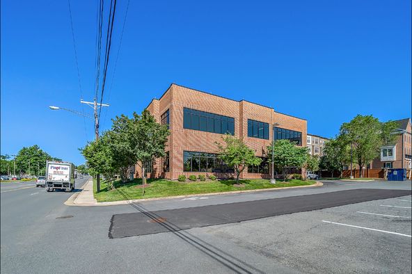 106 Catoctin Cir SE, Leesburg, VA 20175